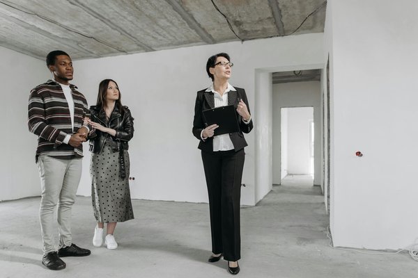 Faut-il acheter un immeuble de rapport en tant que particulier ou via une société ?